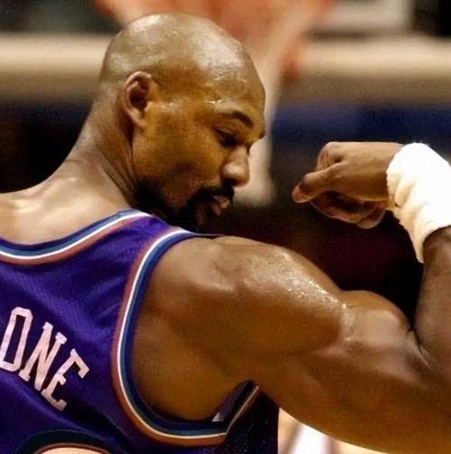 奥尼尔究竟有多重？揭秘NBA巨星的体重之谜！