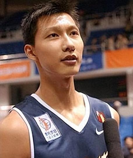 网传易建联不承认中国国籍，这背后隐藏着什么？