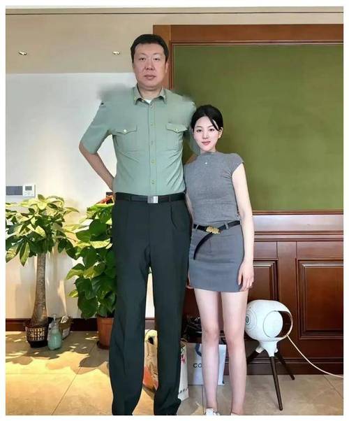 王治郅妻子身高曝光,这最萌身高差太可爱了