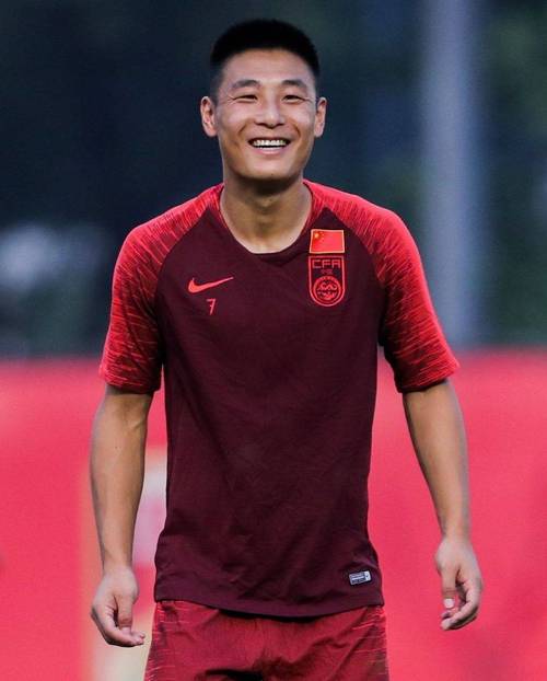 日本队员回欧洲的场面让武磊扎心了(揭秘中日球员差距5大原因)