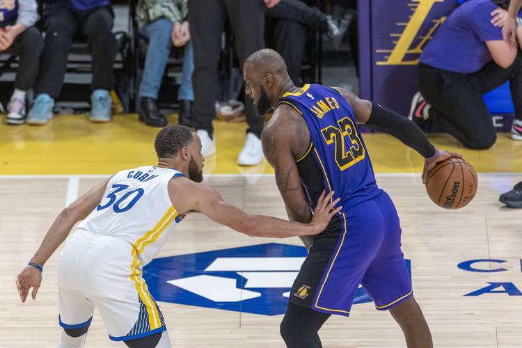 詹姆斯被罚款原因大揭秘（NBA官方宣布细节与背景）