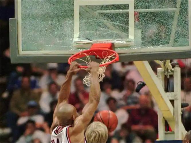 2000年nba扣篮大赛精彩镜头有哪些？五大门槛扣篮不容错过