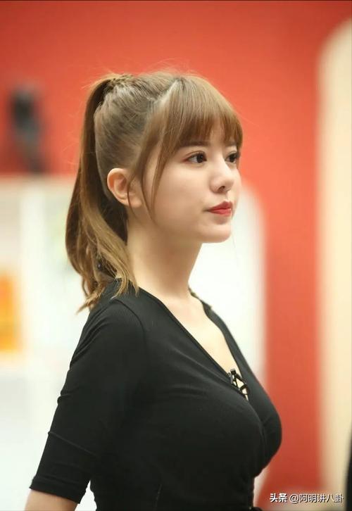 阿兰达瓦卓玛整容前美不美？网友热议大揭秘！