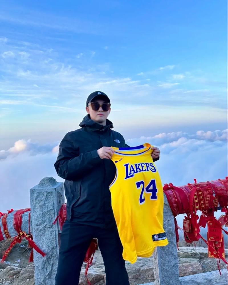 科比球衣退役仪式在哪看？手机电脑这样操作轻松围观！