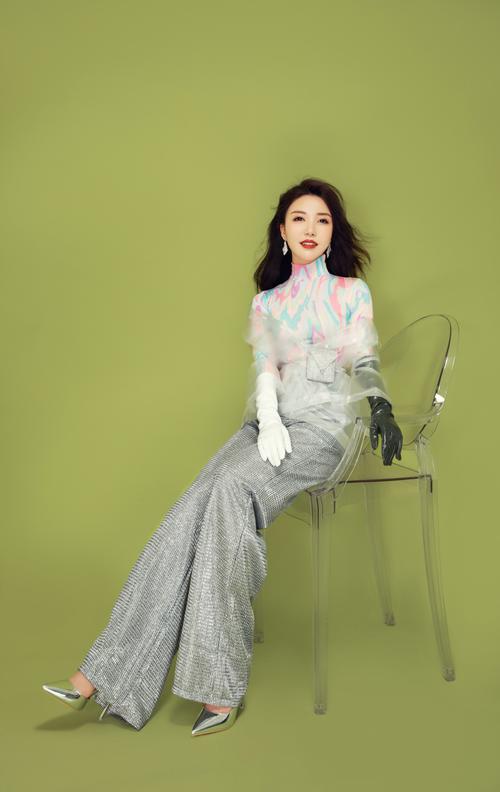 金莎男人装写真照来袭?她的封面造型惊艳全场