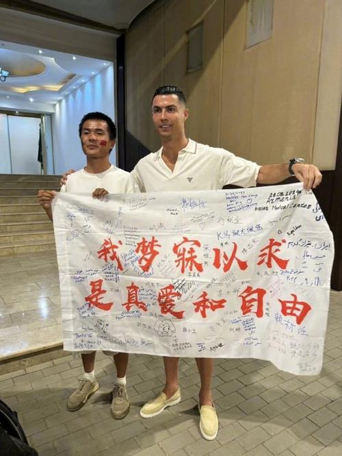 c罗搀扶卡瓦尼的意义何在?资深球迷详细解读!