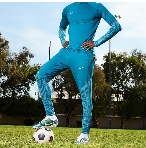 耐克足球衣好处是什么？提升表现三大优势揭秘！