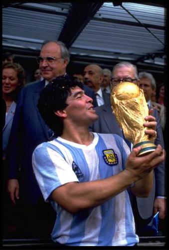 怎么下载马拉多纳经典图片高清?(3步简单获取免费源!)