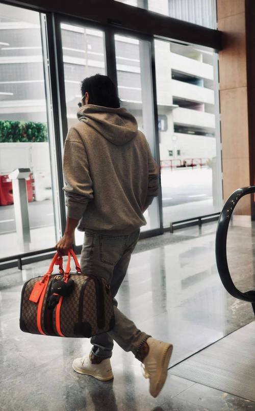 谢霆锋潮装街拍太吸睛 揭秘明星同款穿搭术