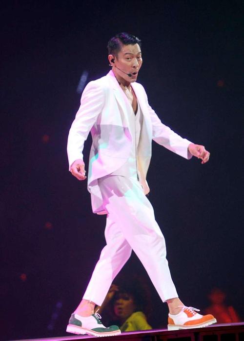 刘德华跨年晚会表演亮点？揭秘粉丝最爱的3个瞬间！