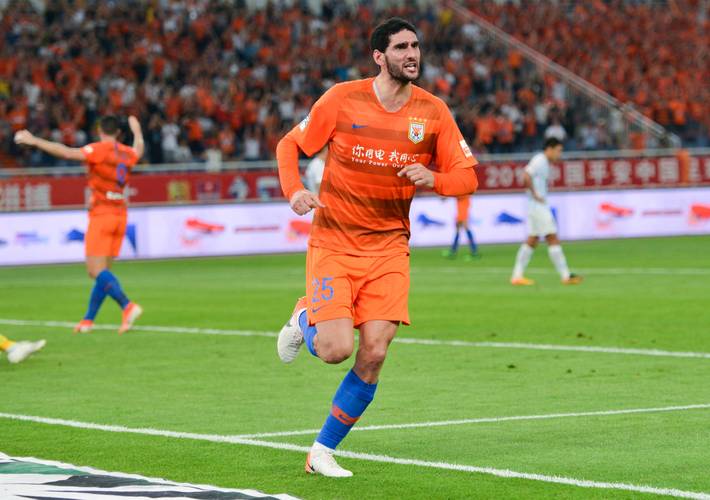 费莱尼中超第一球是何时踢的？回顾经典比赛精彩片段！