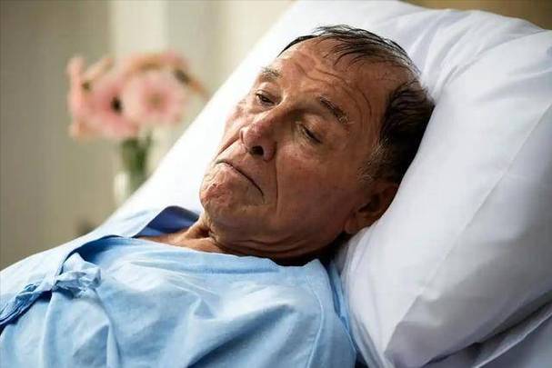 查尔斯王子确诊症状有哪些表现？(医生详细说明关键信号)