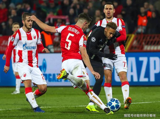 马斯切拉诺伊布谁更强？对比两人技术特点和球场风格！