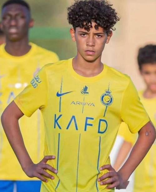 C罗儿子叫什么名字？(全网热议小宝贝真名揭晓！)