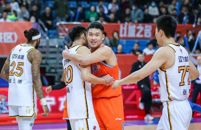 郭艾伦与辽篮顶薪续约2年利好球队？(专家评述战略布局)