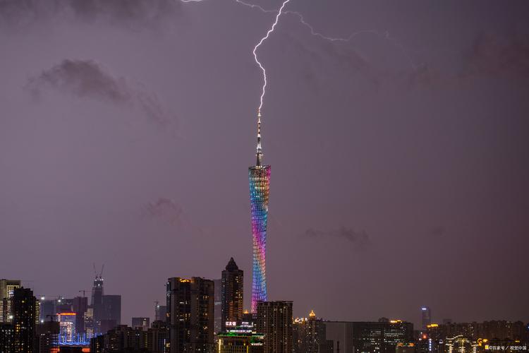 闪电击中广州塔怎么办？游客遇雷暴天气紧急应对措施