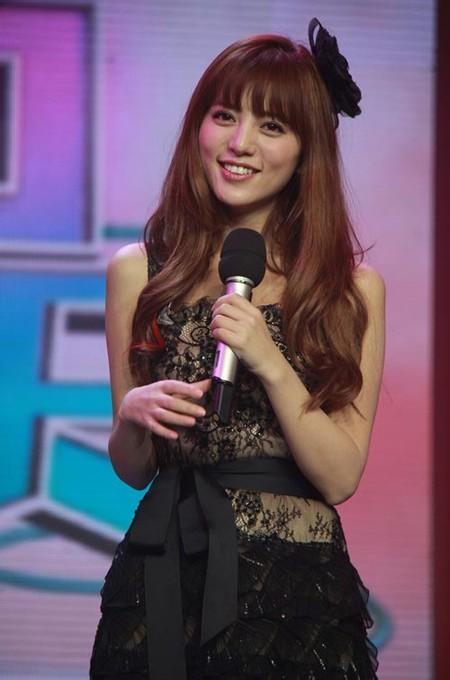 阿兰达瓦卓玛整容前美不美?网友热议大揭秘!