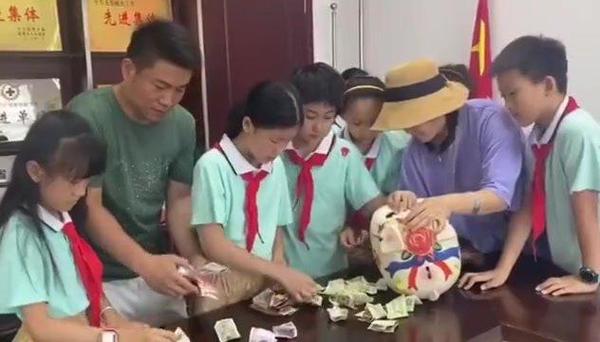 号召学生捐压岁钱