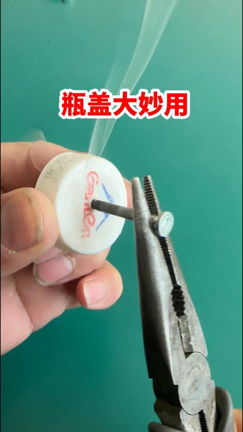 钢铁侠的瓶盖挑战怎么拍?必备工具和小窍门!