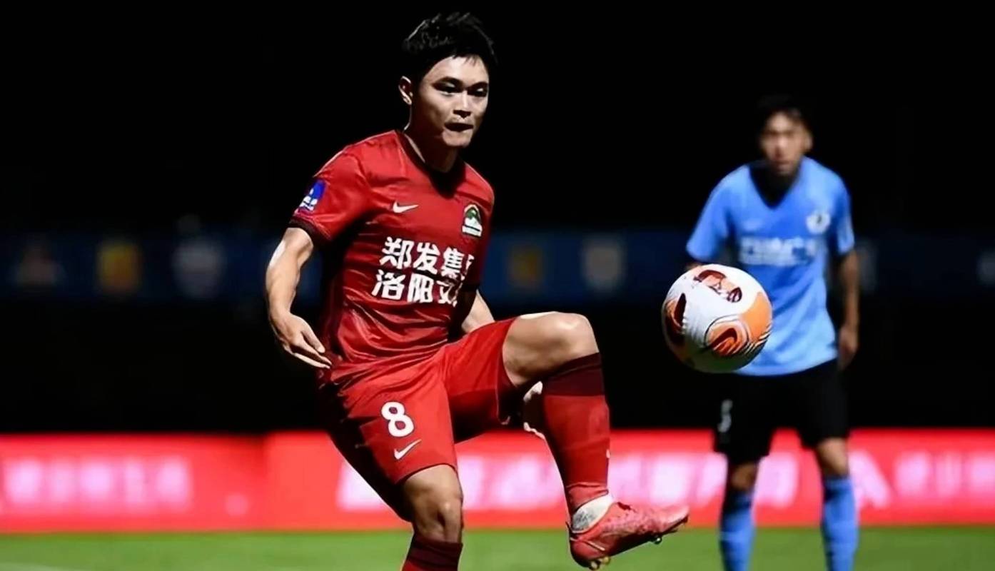 黄紫昌领衔国足名单出炉（新阵容有谁看他担起重任）