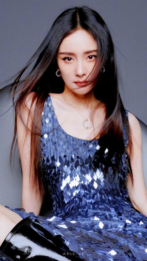 杨幂红秀封面粉丝怎么看？这些评价太真实了