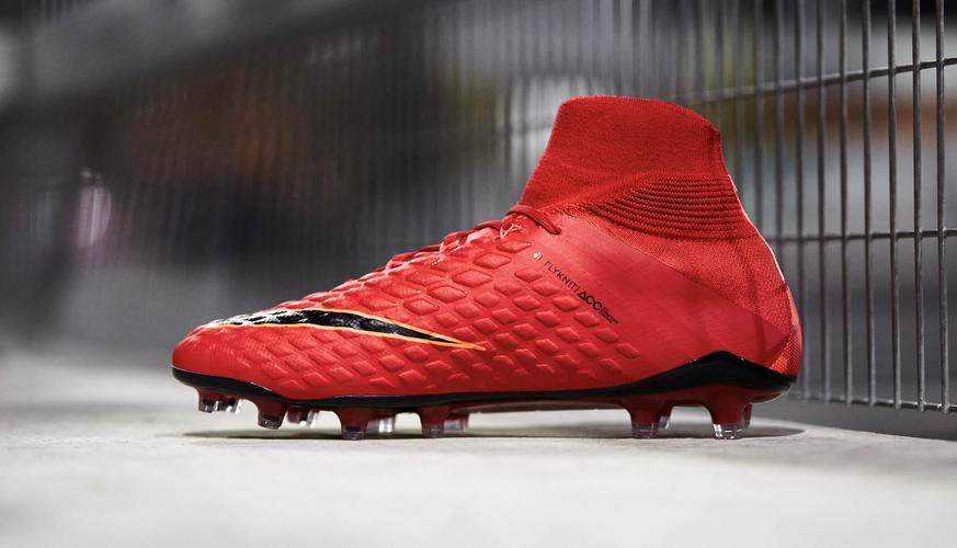 耐克足球衣好处是什么?提升表现三大优势揭秘!