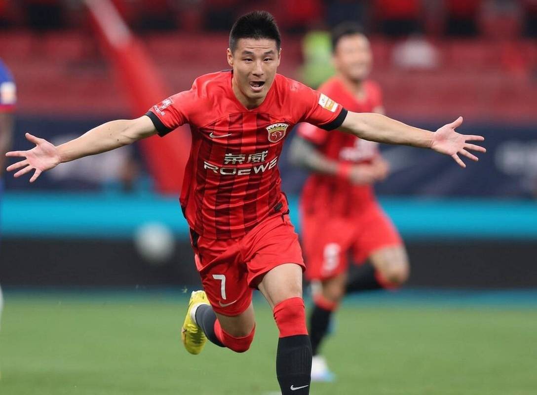 武磊吊射哪个球最牛？盘点国足一哥三大名场面！