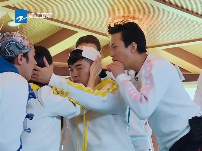 陈赫与邓超打篮球水平怎样?邓超突破陈赫防守动作分析!