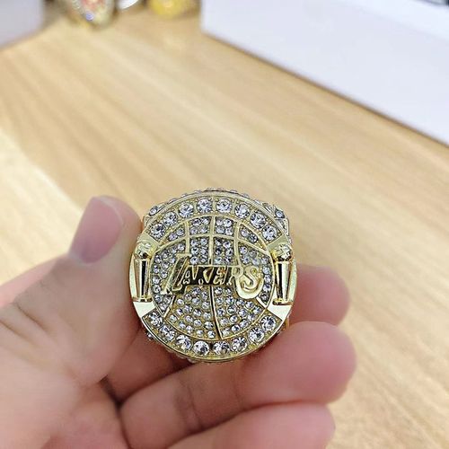 湖人总冠军戒指意义何在？它不仅是一枚冠军戒指！