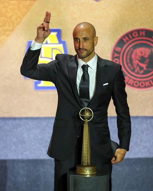 马努·吉诺比利职业生涯有哪些辉煌？(回顾他的传奇篮球路！)