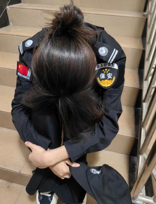 保安拖拽女子过程目击者见证?细节曝光安全议题引讨论