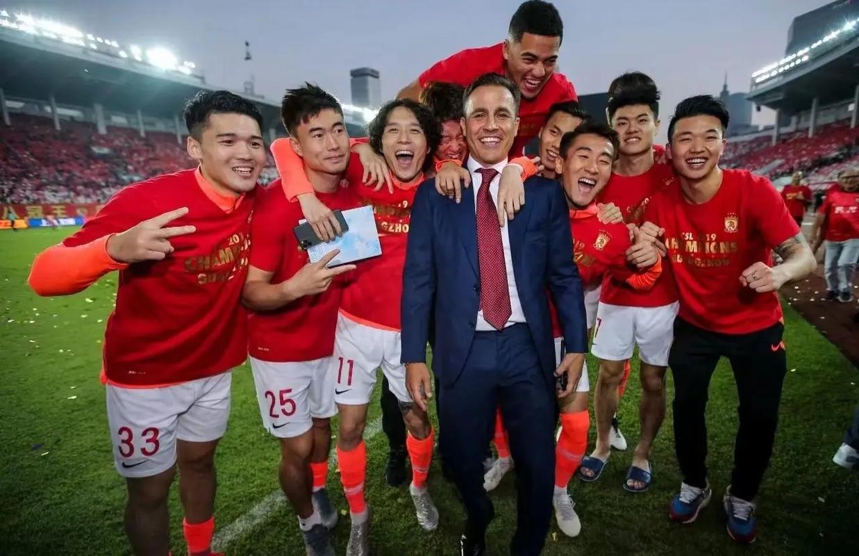 广州恒大2012亚冠怎么赢的？回看球员精彩表现的5个瞬间