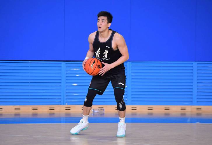 郭艾伦父亲最新动态？关注他近况独家分享(真实生活近情)