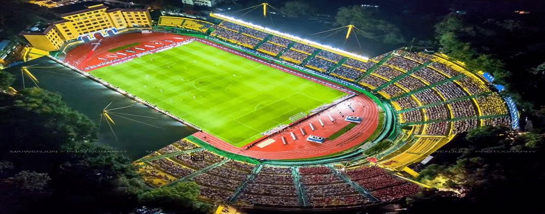 如何参观足球城体育场？这些实用指南帮你规划行程！