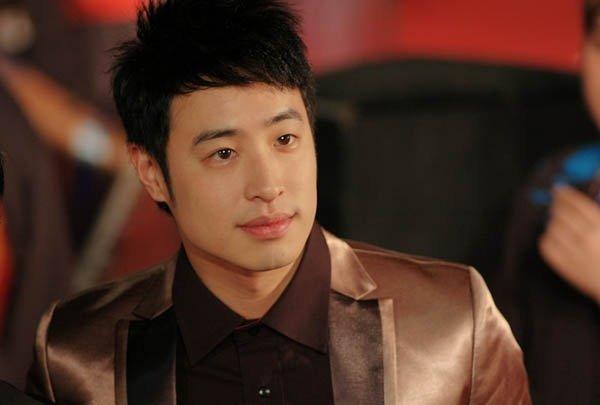 潘玮柏飞机头发型适合啥脸型？(轻松匹配你的个人风格)