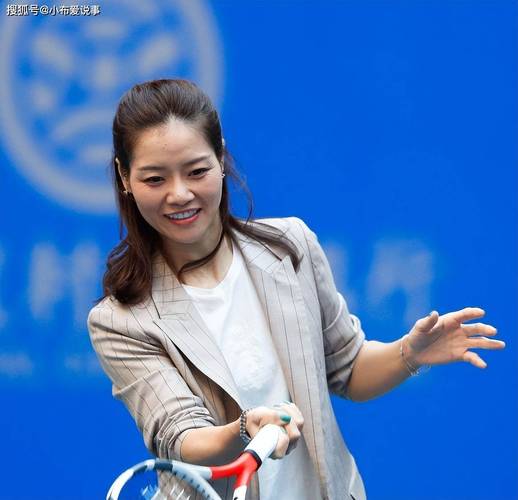 李娜姜山生活曝光？揭秘日常甜蜜点滴细节！