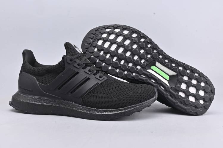 阿迪达斯ultra boost怎么样?穿过的都赞不绝口跑鞋实测