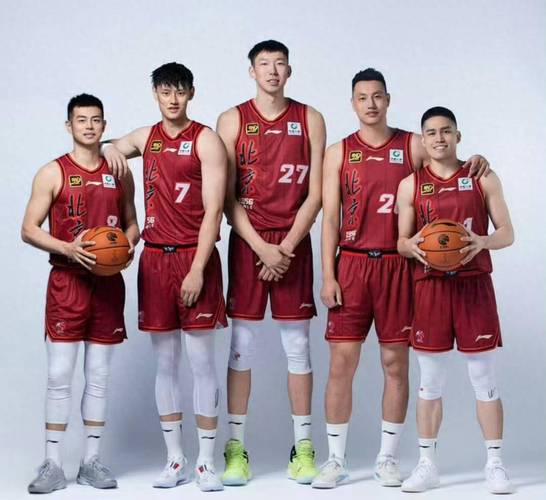 周琦搭档谁效果最好？(探索最佳球员组合的实战优势)