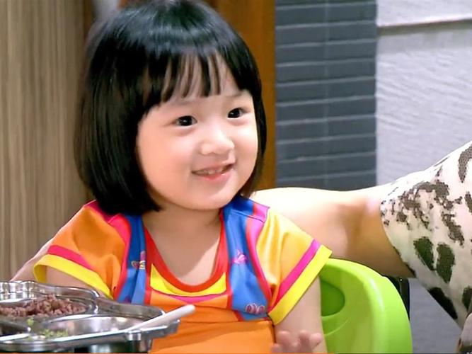 吴尊女儿给国王演奏钢琴吗?揭秘小公主惊人琴技成长