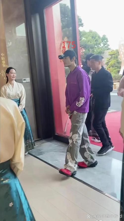 黄晓明实际身高有争议？最新证据全解析！