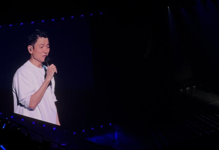 掌声响起来刘德华是谁唱的歌曲？这首歌背后故事揭秘！