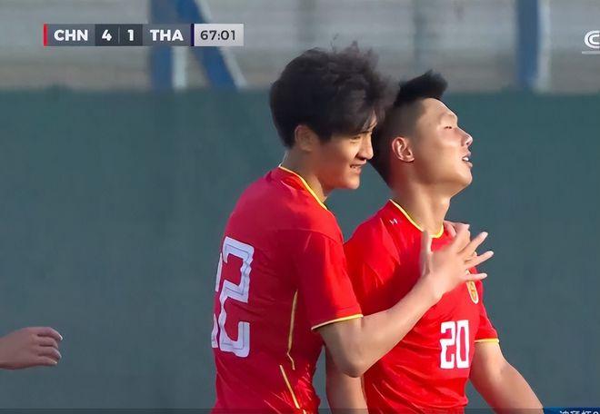 胡锡进狠批男足妈宝相!揭秘赖相为何成风气