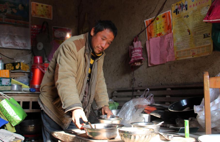 脑瘫儿被盲人妈妈嘴喂二十年？真实生活细节震撼人心