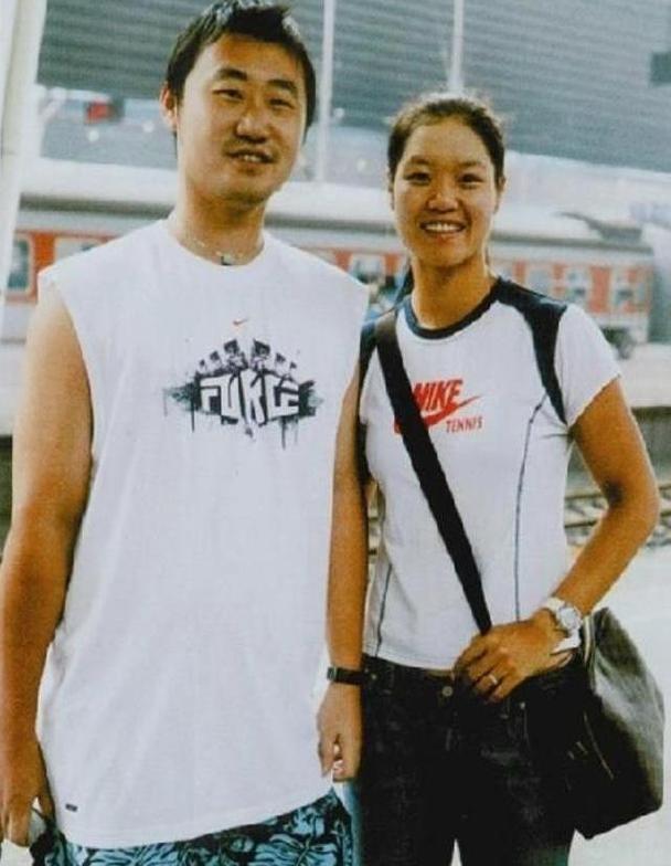 李娜姜山生活曝光？揭秘日常甜蜜点滴细节！