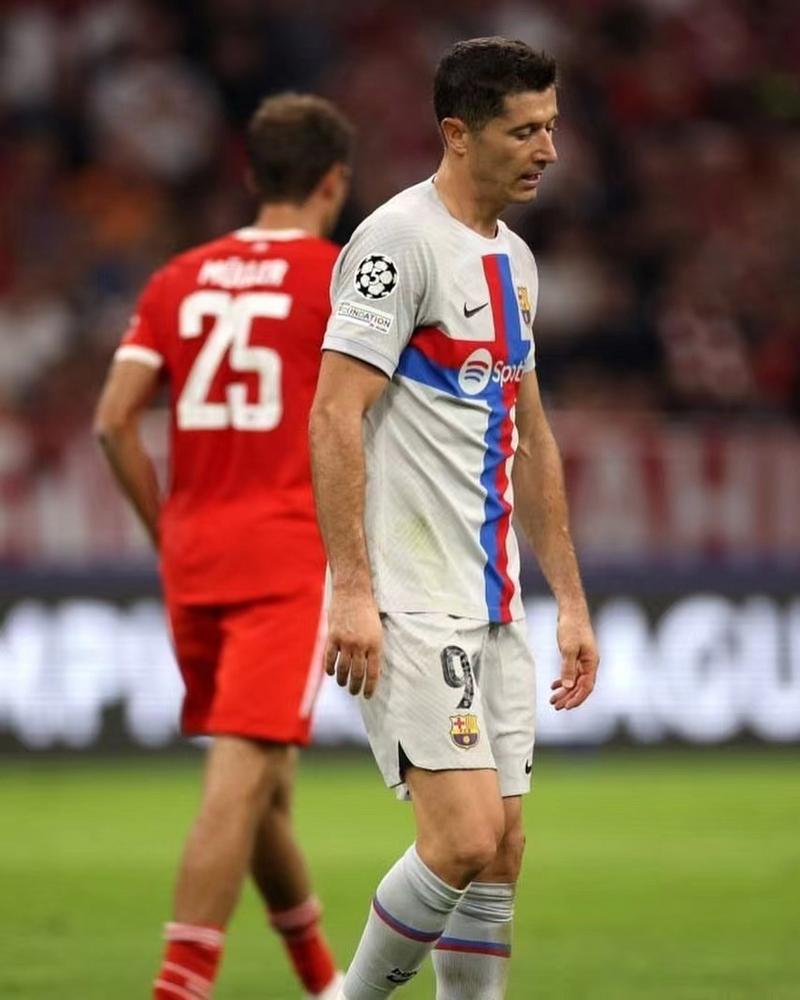 拜仁3-0巴萨 莱万梅开二度比赛结果意外不?(专家赛后点评总结)