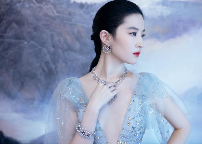 刘亦菲写真哪套最惊艳?神仙姐姐这3组造型封神