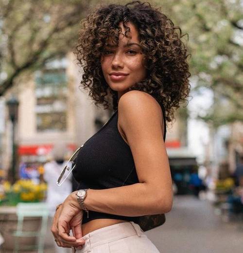 本泽马女友长什么样？高清写真合集和身材特写大曝光！