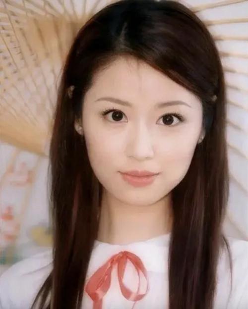 贾静雯和林心如谁更美？(粉丝对比两大女神颜值风格)