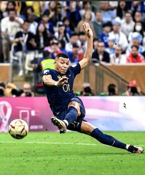 巴黎圣日耳曼vs巴萨比赛预测，专家观点与胜负概率！