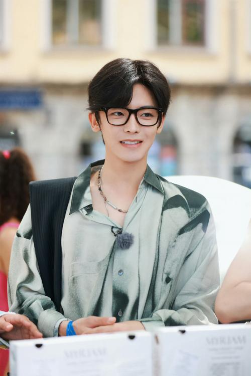 h姓男星近况曝光？复出动作引网友疯狂猜测